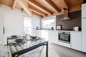 MyHomeInComo -  White Attic