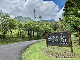 Arenal Waterfall Lodge