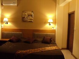 Monalysa St Honoré Apartment & Studio