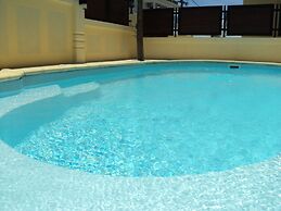 Monalysa St Honoré Apartment & Studio