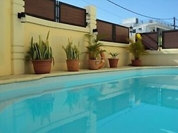 Monalysa St Honoré Apartment & Studio