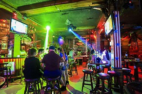 Seventeen Saloon Hotel