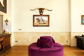 Seventeen Saloon Hotel