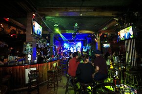 Seventeen Saloon Hotel