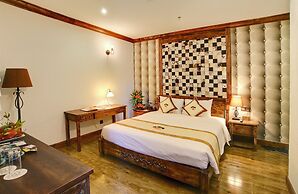 Seventeen Saloon Hotel