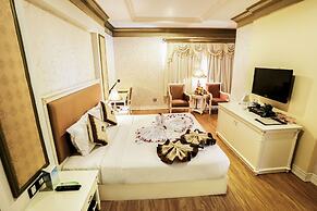 Seventeen Saloon Hotel