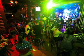 Seventeen Saloon Hotel