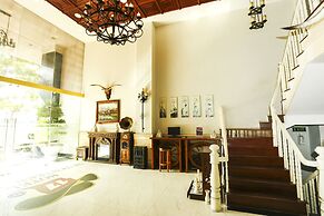 Seventeen Saloon Hotel