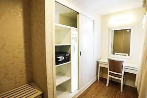 Seventeen Saloon Hotel