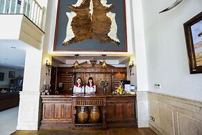 Seventeen Saloon Hotel