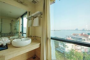 Sunset Westlake Hanoi Hotel