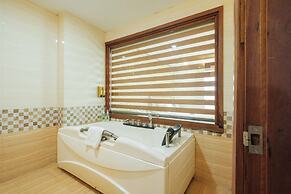 Sunset Westlake Hanoi Hotel