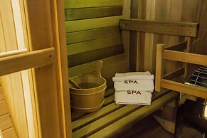 The Royal Riviera Hotel