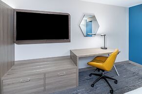 Holiday Inn Express & Suites Colorado Springs First & Main by IHG