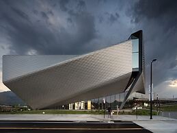 Holiday Inn Express & Suites Colorado Springs First & Main by IHG