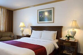 Tiara Oriental Hotel