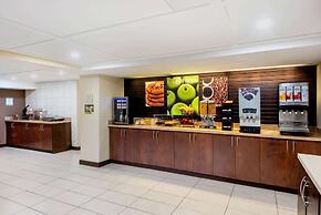 La Quinta Inn & Suites by Wyndham Oshawa