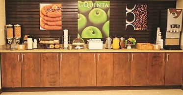 La Quinta Inn & Suites by Wyndham Oshawa