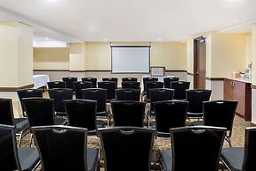 La Quinta Inn & Suites by Wyndham Oshawa