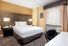 La Quinta Inn & Suites by Wyndham Oshawa