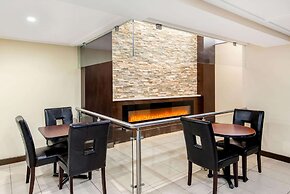 La Quinta Inn & Suites by Wyndham Oshawa