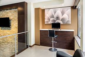 La Quinta Inn & Suites by Wyndham Oshawa