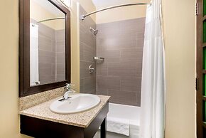 La Quinta Inn & Suites by Wyndham Oshawa
