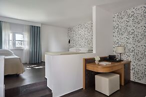 Hydra Beach Resort