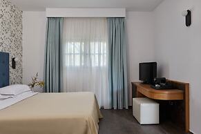 Hydra Beach Resort
