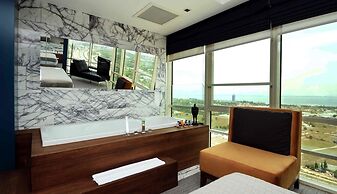 Ramada Encore by Wyndham Izmir