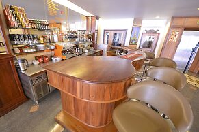 Golden House International Hotel