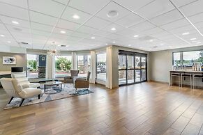 Comfort Inn & Suites Pacific - Auburn