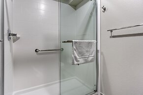 Comfort Inn & Suites Pacific - Auburn