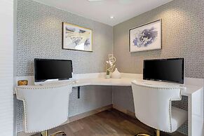 Comfort Inn & Suites Pacific - Auburn