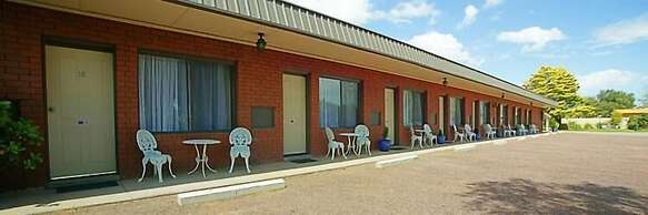 Nicholas Royal Motel