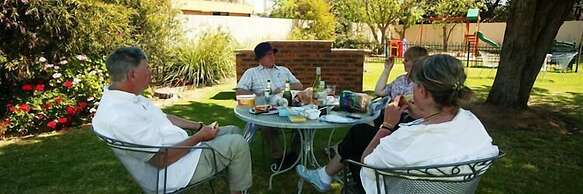 Nicholas Royal Motel