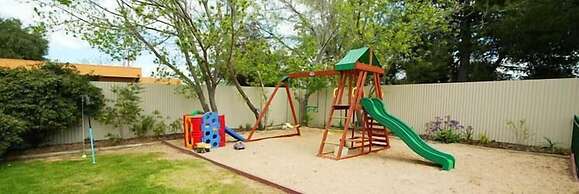 Nicholas Royal Motel