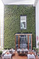 Hotel B