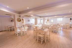 Aspalathras White Hotel