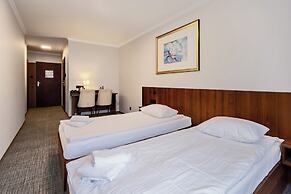 Hit Hotel