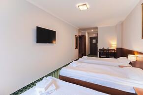 Hit Hotel