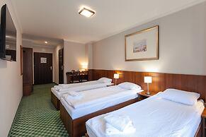 Hit Hotel