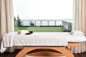 Huinid Pioneros Hotel