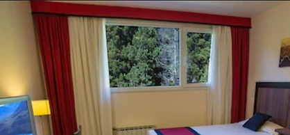 Huinid Pioneros Hotel