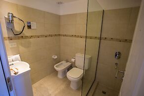 Huinid Pioneros Hotel