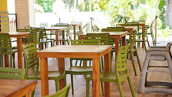 Hotel On Vacation Blue Cove