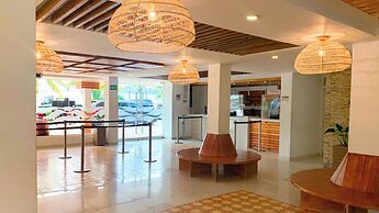 Hotel On Vacation Blue Cove