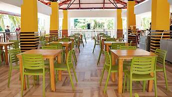 Hotel On Vacation Blue Cove