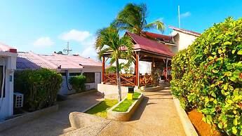 Hotel On Vacation Blue Reef