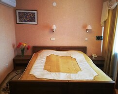 Luchesa Hotel